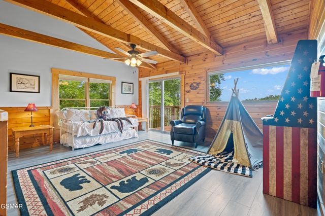 3639 Moonshine Way, Gatlinburg, TN 37738