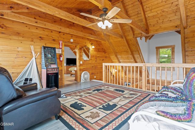3639 Moonshine Way, Gatlinburg, TN 37738