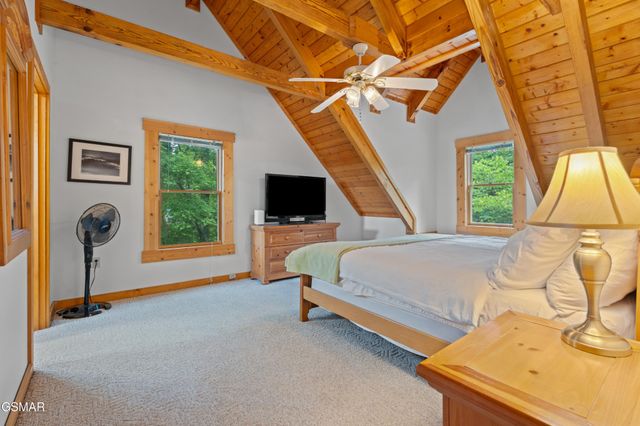 3639 Moonshine Way, Gatlinburg, TN 37738