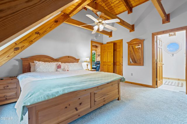 3639 Moonshine Way, Gatlinburg, TN 37738