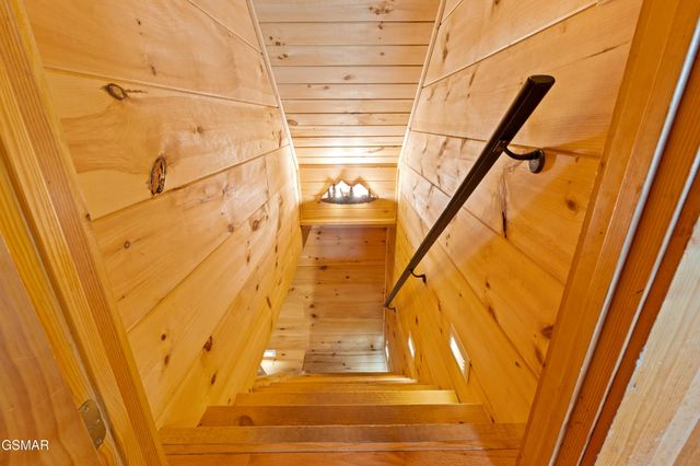 3639 Moonshine Way, Gatlinburg, TN 37738
