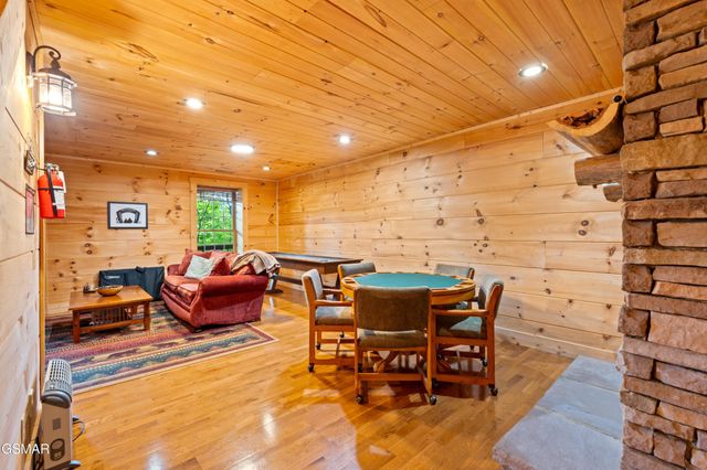 3639 Moonshine Way, Gatlinburg, TN 37738