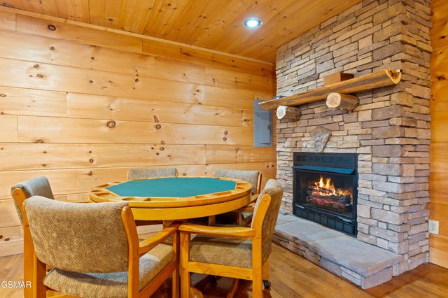 3639 Moonshine Way, Gatlinburg, TN 37738