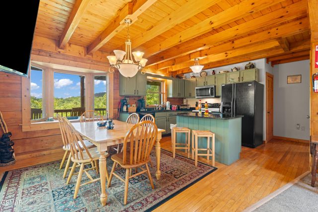 3639 Moonshine Way, Gatlinburg, TN 37738