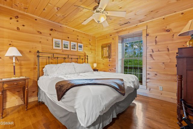 3639 Moonshine Way, Gatlinburg, TN 37738