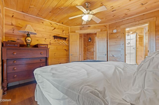 3639 Moonshine Way, Gatlinburg, TN 37738