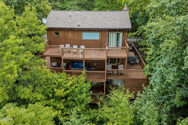 3639 Moonshine Way, Gatlinburg, TN 37738