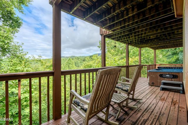 3639 Moonshine Way, Gatlinburg, TN 37738