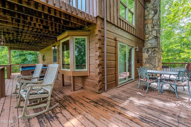 3639 Moonshine Way, Gatlinburg, TN 37738