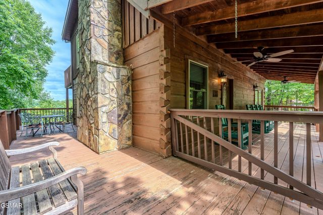 3639 Moonshine Way, Gatlinburg, TN 37738