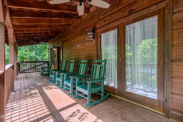 3639 Moonshine Way, Gatlinburg, TN 37738