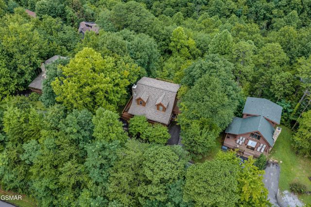 3639 Moonshine Way, Gatlinburg, TN 37738