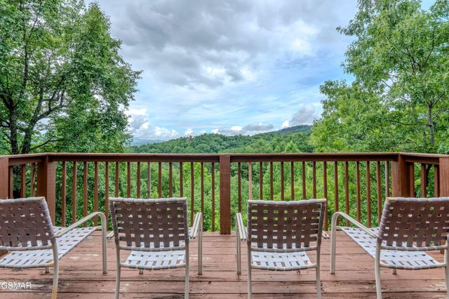 3639 Moonshine Way, Gatlinburg, TN 37738