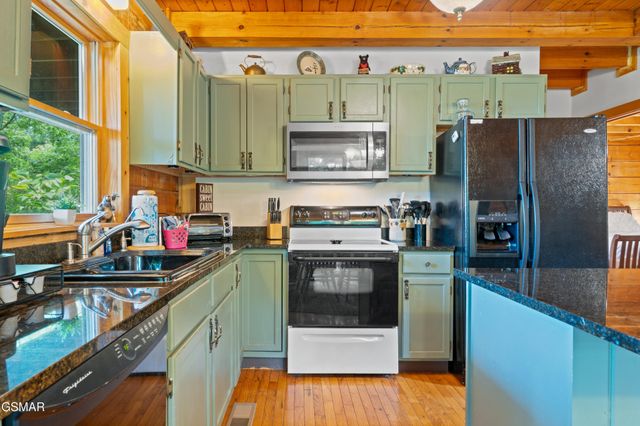 3639 Moonshine Way, Gatlinburg, TN 37738