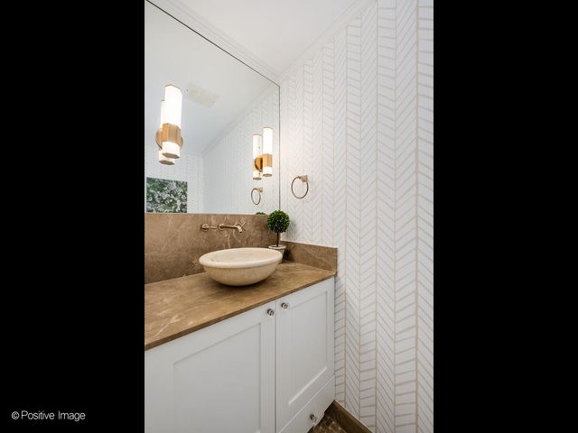 1000 N LAKE SHORE Plaza 39C, Chicago, IL 60611