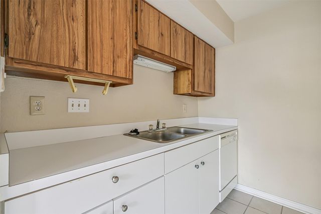 3220 69th Street J1, Galveston, TX 77551
