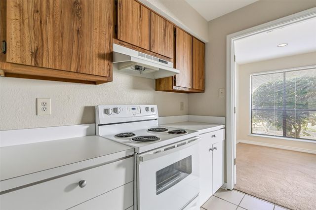 3220 69th Street J1, Galveston, TX 77551