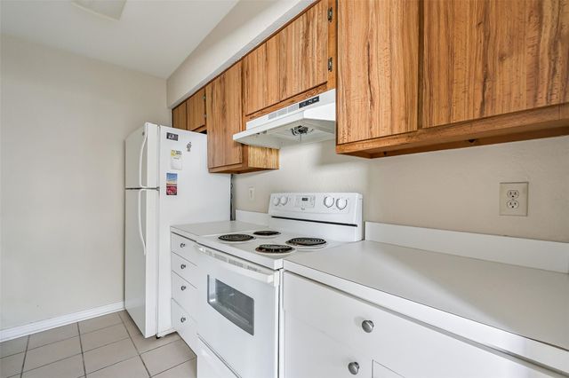 3220 69th Street J1, Galveston, TX 77551