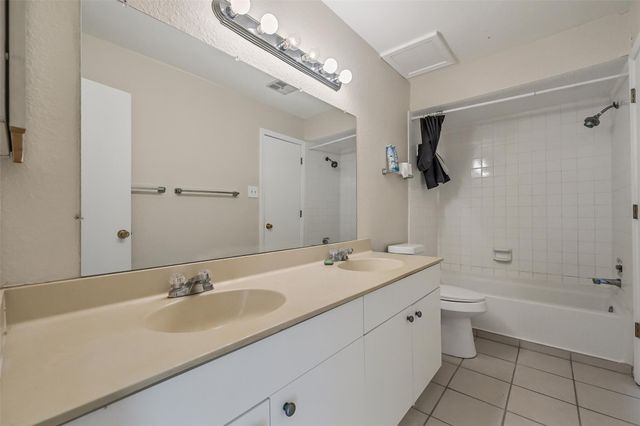 3220 69th Street J1, Galveston, TX 77551