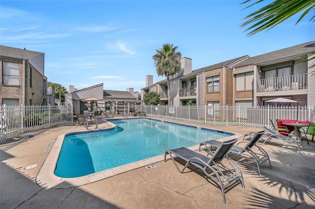 3220 69th Street J1, Galveston, TX 77551