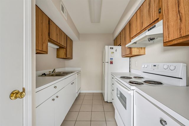 3220 69th Street J1, Galveston, TX 77551