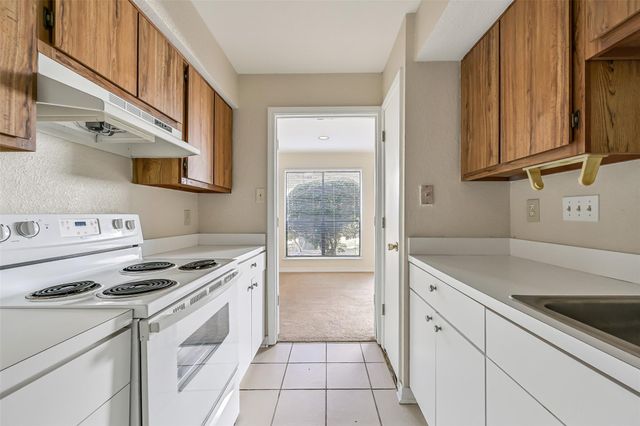 3220 69th Street J1, Galveston, TX 77551