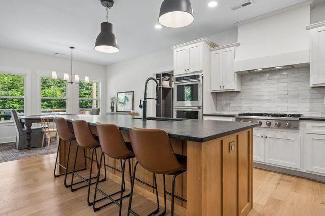 6949 Sawyer Road, Signal Mountain, TN 37377