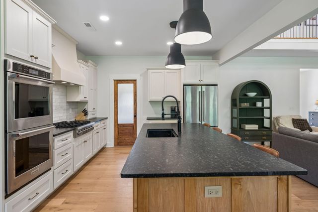 6949 Sawyer Road, Signal Mountain, TN 37377