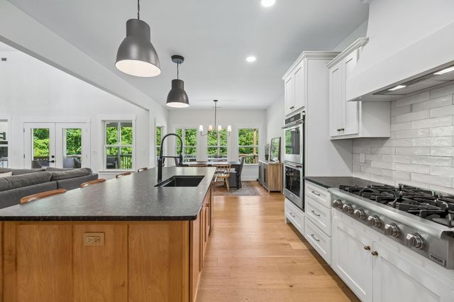 6949 Sawyer Road, Signal Mountain, TN 37377