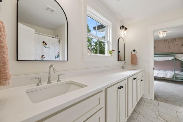6949 Sawyer Road, Signal Mountain, TN 37377