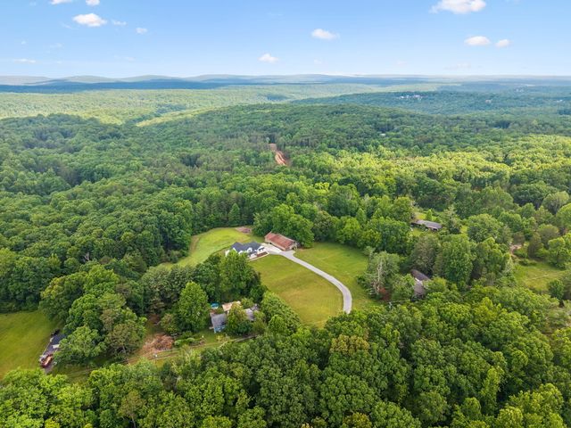 6949 Sawyer Road, Signal Mountain, TN 37377