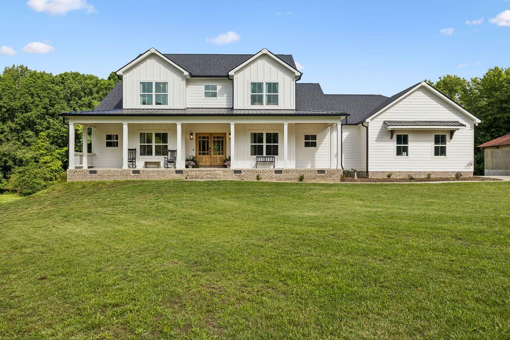 6949 Sawyer Road, Signal Mountain, TN 37377