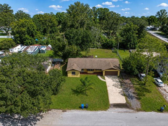 8906 E LANWAY DRIVE, Tampa, FL 33637