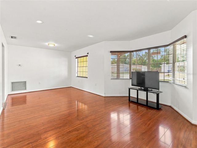 8906 E LANWAY DRIVE, Tampa, FL 33637