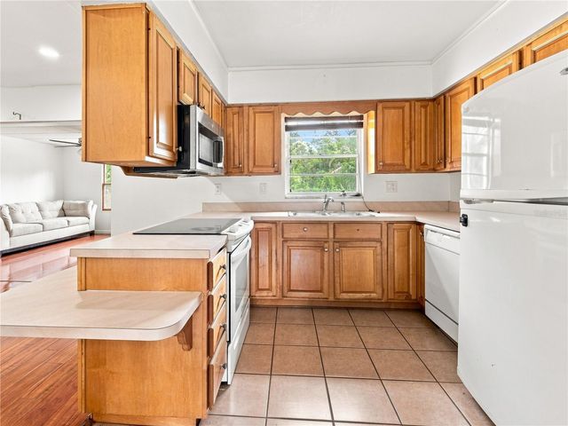 8906 E LANWAY DRIVE, Tampa, FL 33637