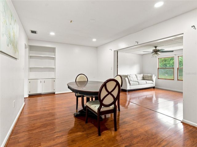 8906 E LANWAY DRIVE, Tampa, FL 33637