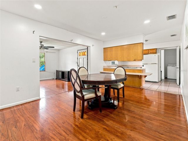 8906 E LANWAY DRIVE, Tampa, FL 33637