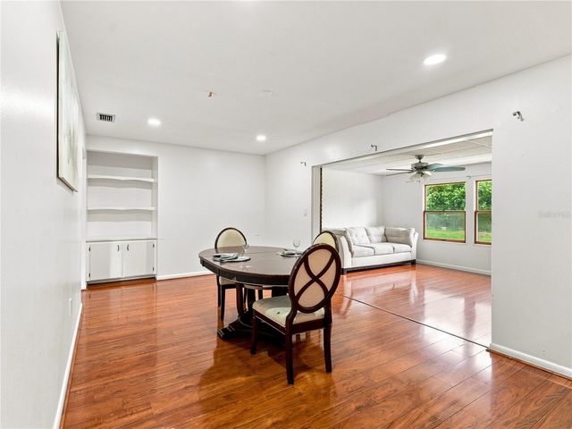 8906 E LANWAY DRIVE, Tampa, FL 33637