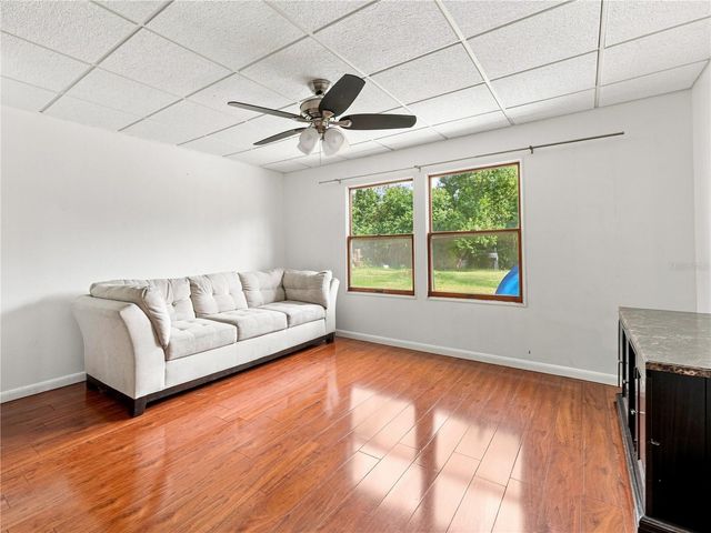 8906 E LANWAY DRIVE, Tampa, FL 33637