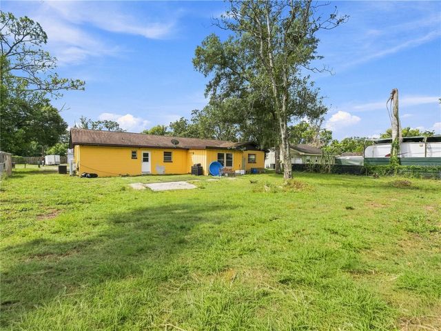 8906 E LANWAY DRIVE, Tampa, FL 33637