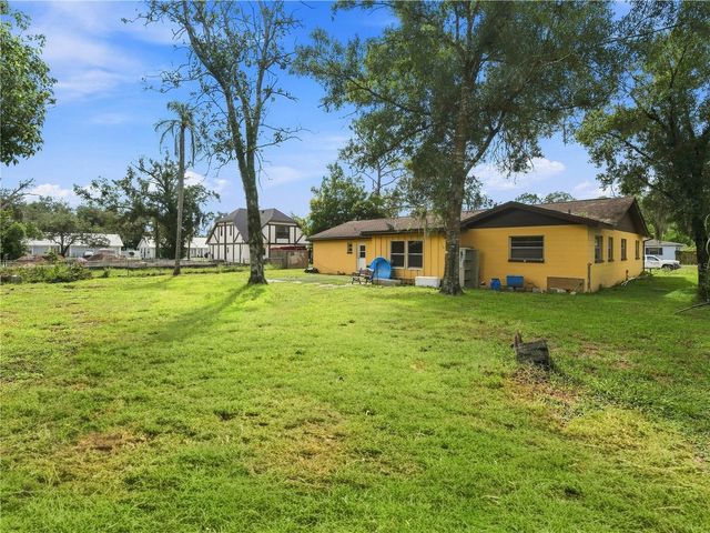 8906 E LANWAY DRIVE, Tampa, FL 33637