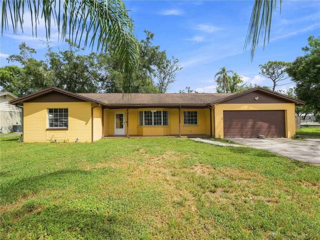 8906 E LANWAY DRIVE, Tampa, FL 33637