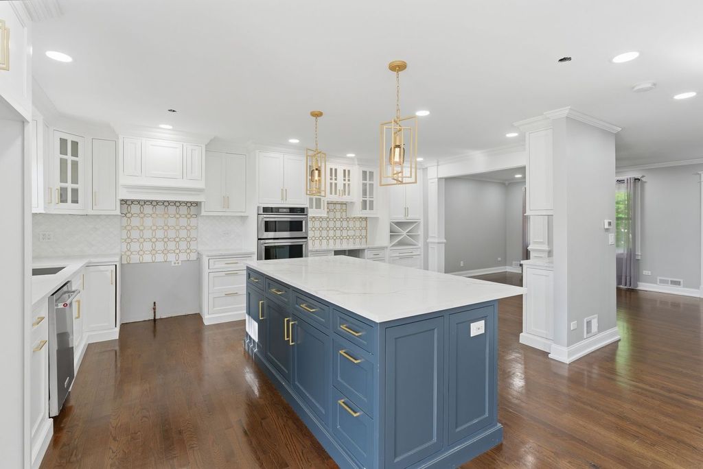 Image 11 of property listing at 317 Vincent Place, Elgin, IL 60123