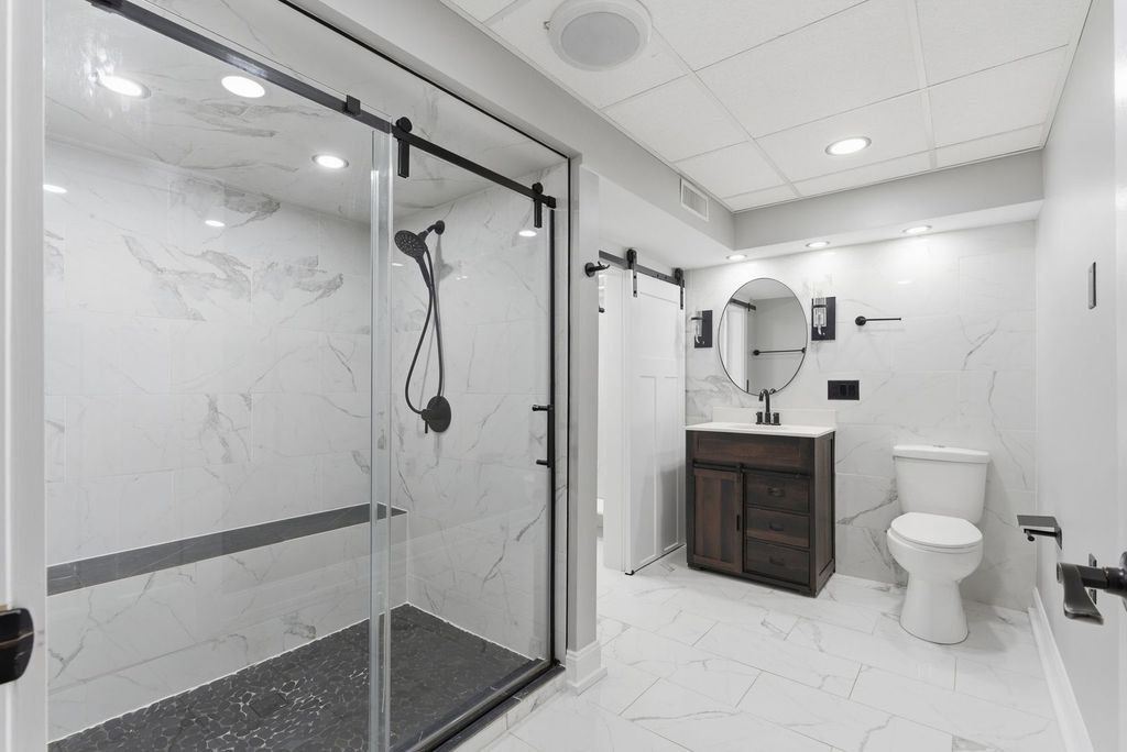 Image 16 of property listing at 317 Vincent Place, Elgin, IL 60123