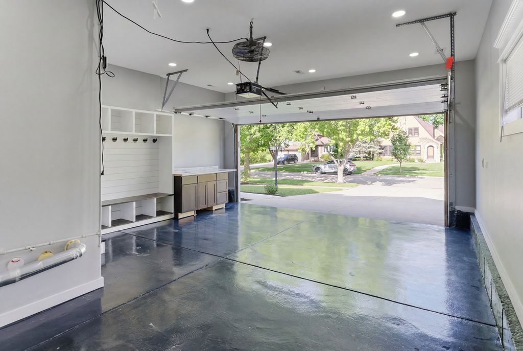 Image 35 of property listing at 317 Vincent Place, Elgin, IL 60123