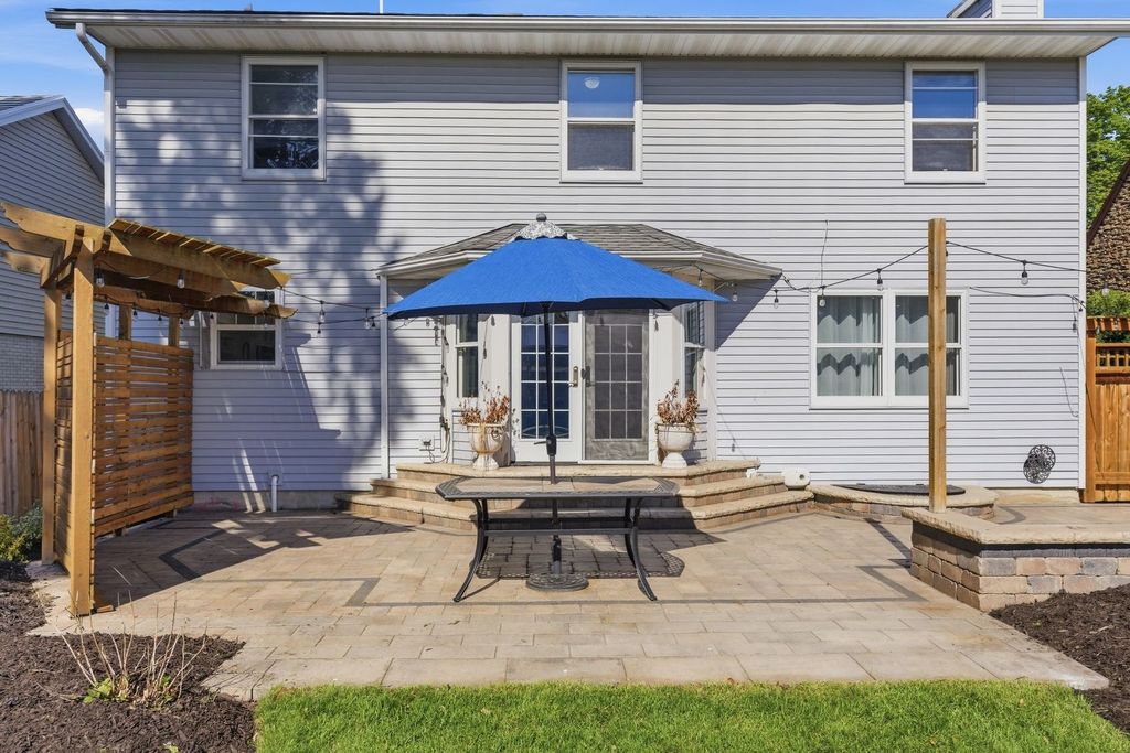 Image 36 of property listing at 317 Vincent Place, Elgin, IL 60123