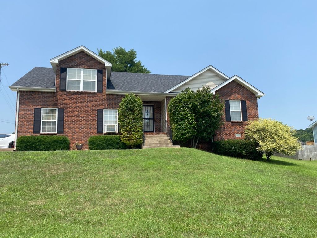 1795 Ridge Runner Ct, Clarksville, TN 37042