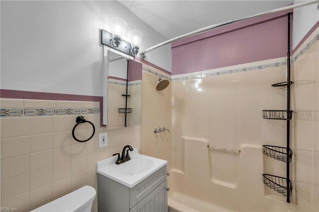 13 E Lamington RD, Hampton, VA 23669