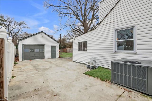 13 E Lamington RD, Hampton, VA 23669