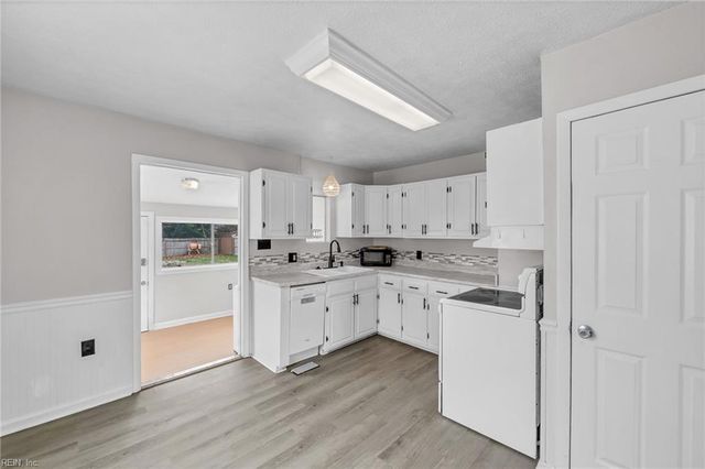 13 E Lamington RD, Hampton, VA 23669